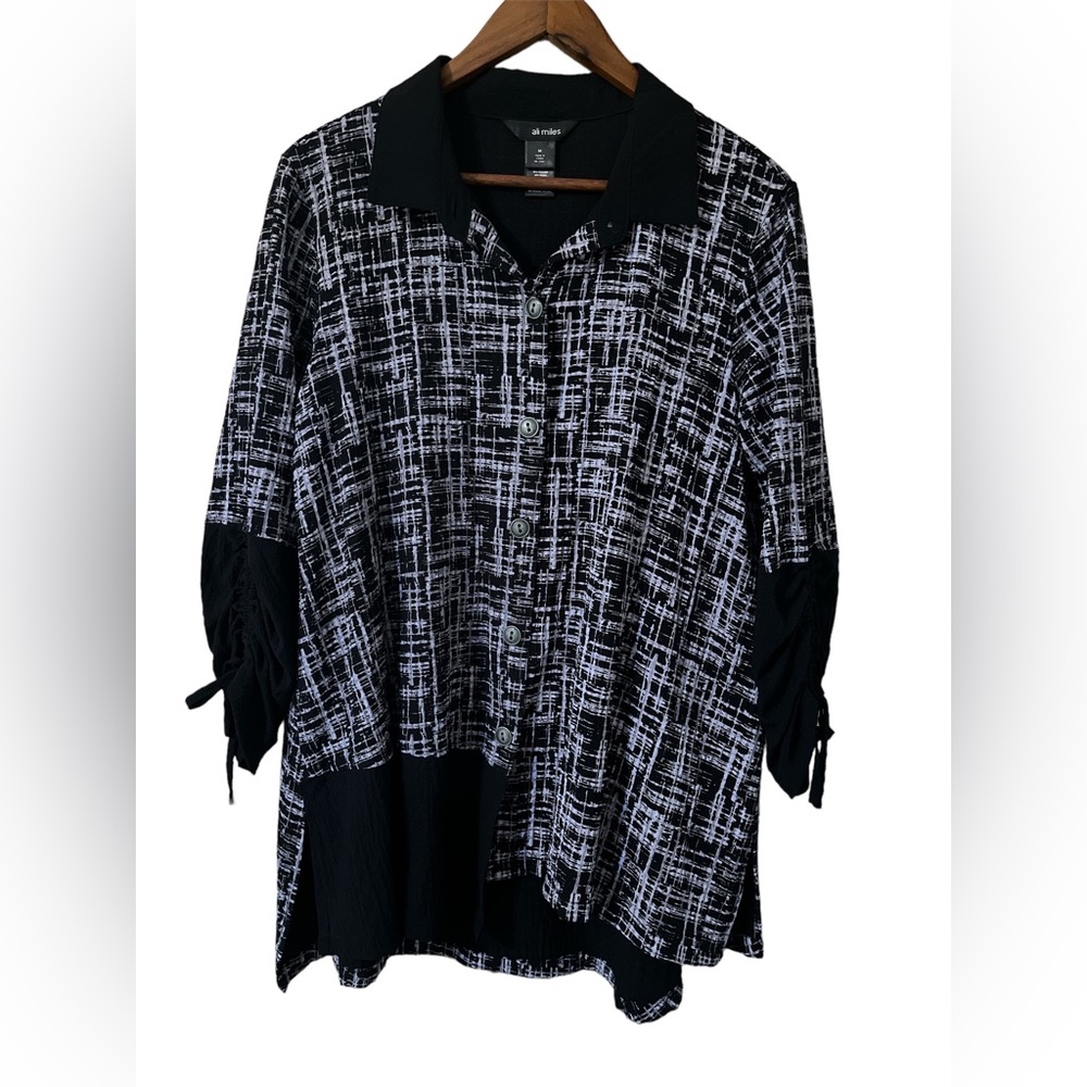 Ali Miles button down textured tunic